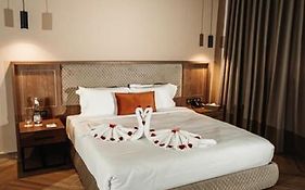 City Hotel By Waves